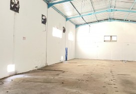 A LOUER LOCAL 1200 M2 J OUST