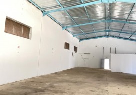 A LOUER LOCAL 1200 M2 J OUST