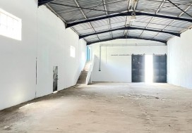 A LOUER LOCAL 1200 M2 J OUST