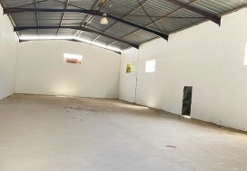 A LOUER LOCAL 1200 M2 J OUST