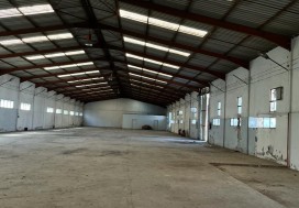 A LOUER LOCAL 4300 M2/1HA TU SUD