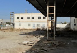 A LOUER LOCAL 4300 M2/1HA TU SUD