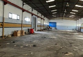 A LOUER LOCAL 4300 M2/1HA TU SUD