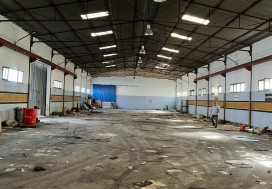 A LOUER LOCAL 4300 M2/1HA TU SUD