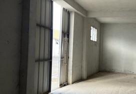 A L DEUX DEPOTS DALLE 2497 M2 TU SUD