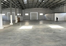 A LOUER LOCAL 1728/3360 M2 NEUF TU OUEST