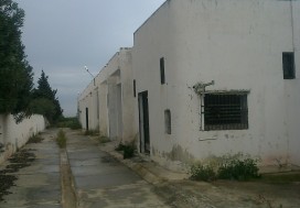 A LOUER LOCAL 1950 M2 CHARGUIA