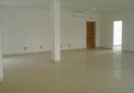 A LOUER IMMEUBLE 1500 M2 CHARGUIA