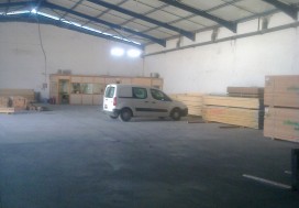 A LOUER DEPOT 1400 M2 PRES FORD